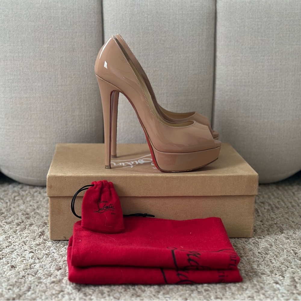 Christian Louboutin Lady Peep - Nude patent leather